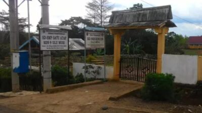 Pecat dan Tindaklanjuti Kepala SMP Negeri 04 Diduga Ulu Musi Jarang masuk ( Kantor)