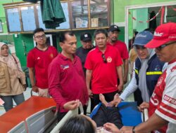 Jenguk Peserta Jalan Santai Dirawat di RS Kesrem, Plt Sekda Lhokseumawe Lakukan Ini