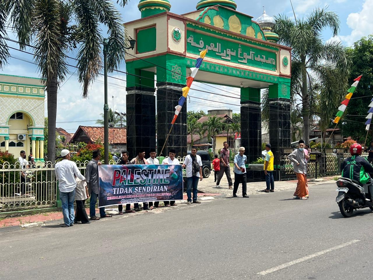 Puluhan Warga Gelar Aksi Solidaritas Bela Palestina di Masjid Nur Arafah