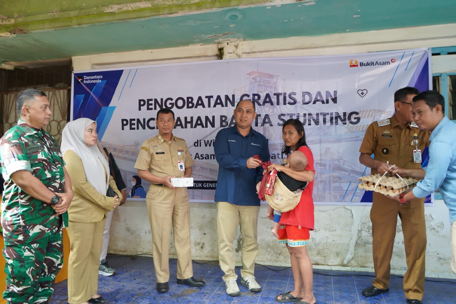 PT Bukit Asam Gelar Pengobatan Gratis dan Penanganan Stunting di Kertapati Port