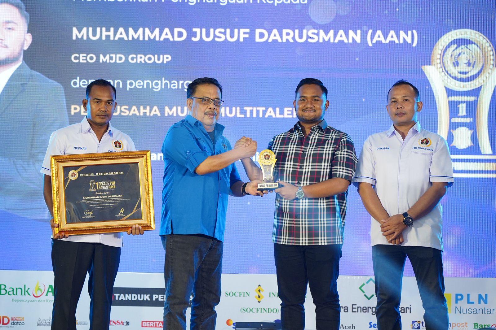 Muhammad Jusuf Darusman (MJD) Raih Penghargaan “Pengusaha Muda Multitalenta” di Malam Anugerah 1 Dekade PWI Nagan Raya