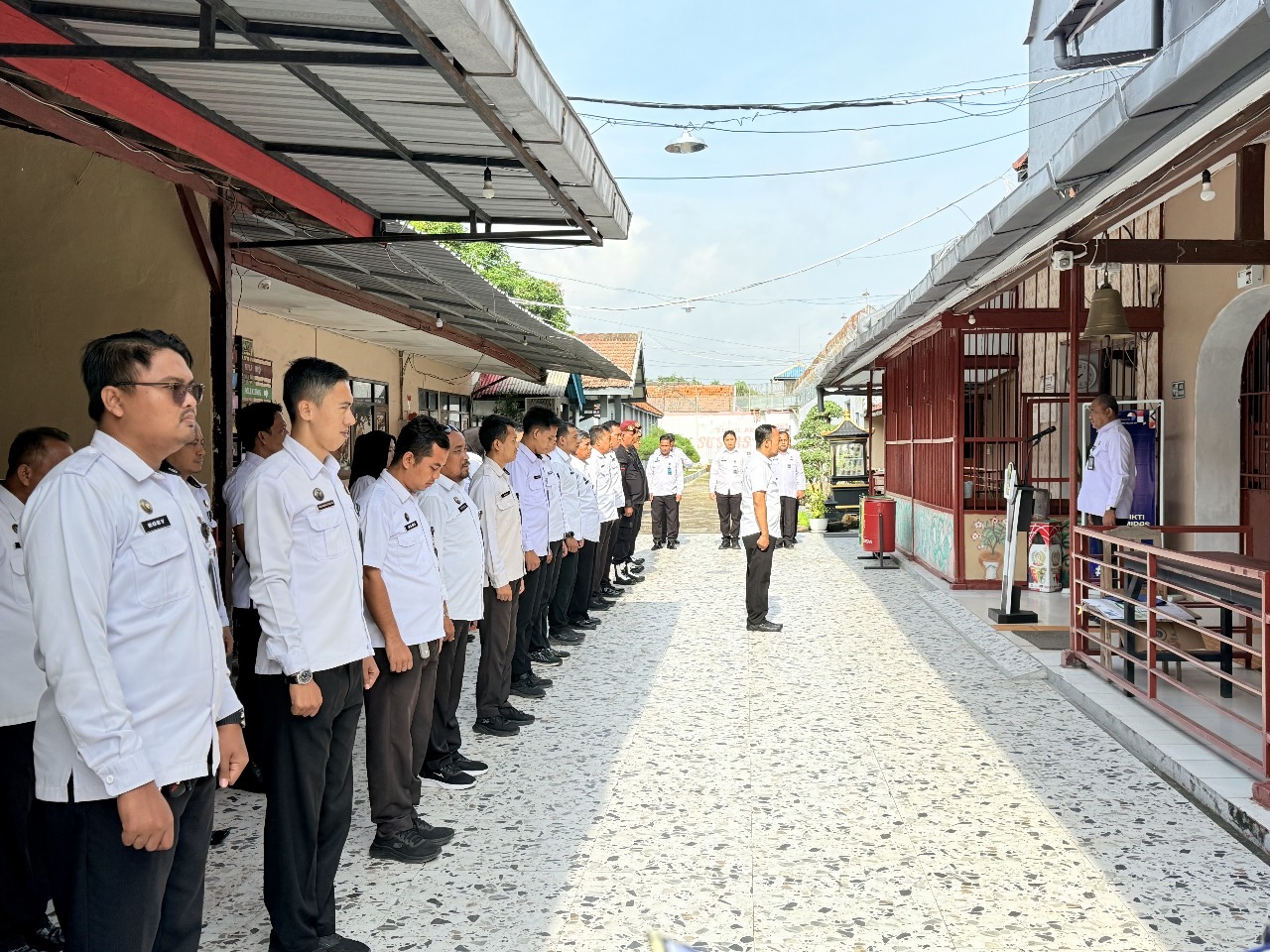 Aan Solehoddin terima penghargaan pegawai dengan kinerja terbaik periode TW IV