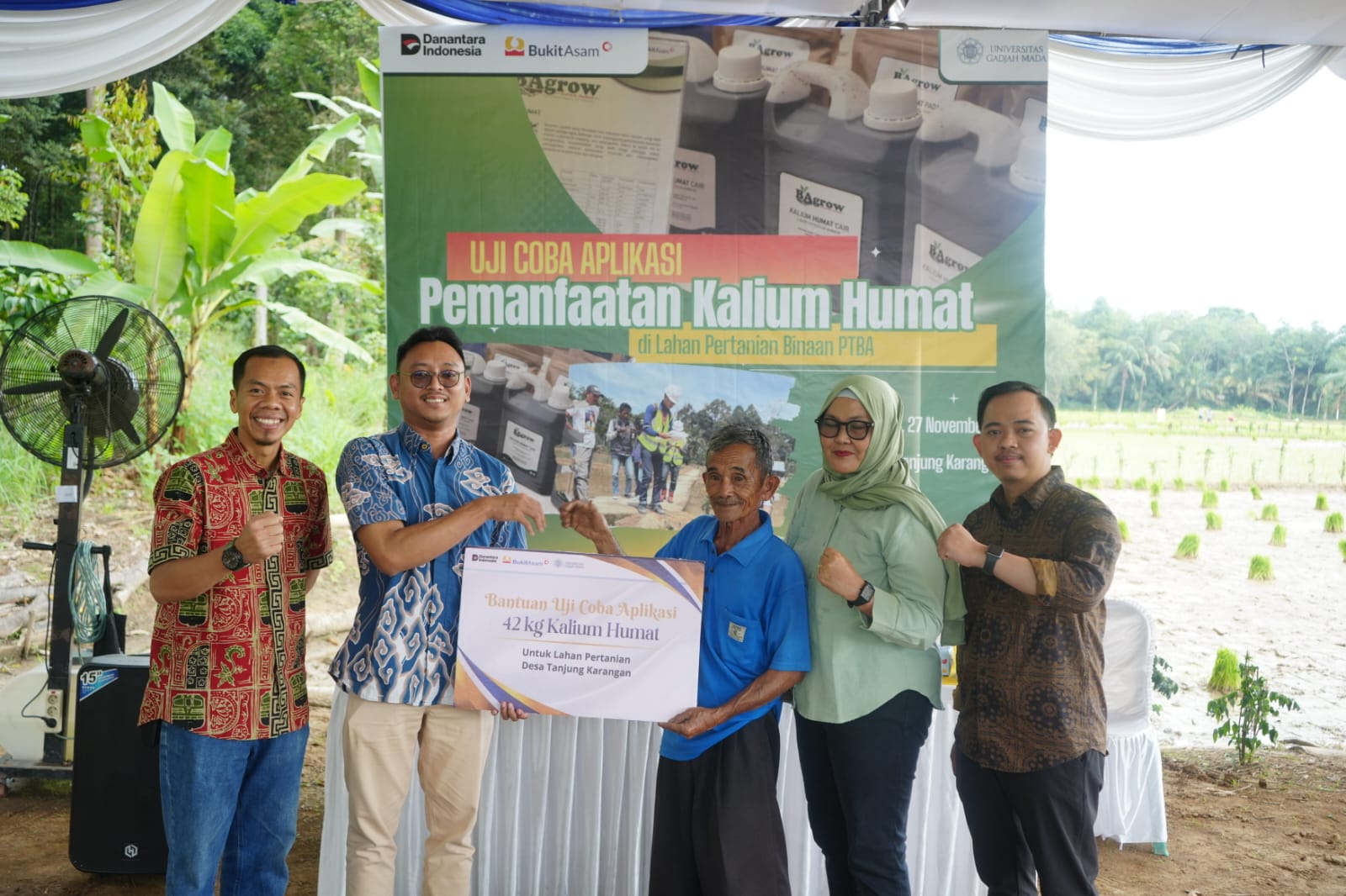 PTBA Uji Coba Kalium Humat untuk Dongkrak Produktivitas Lahan Petani di Muara Enim