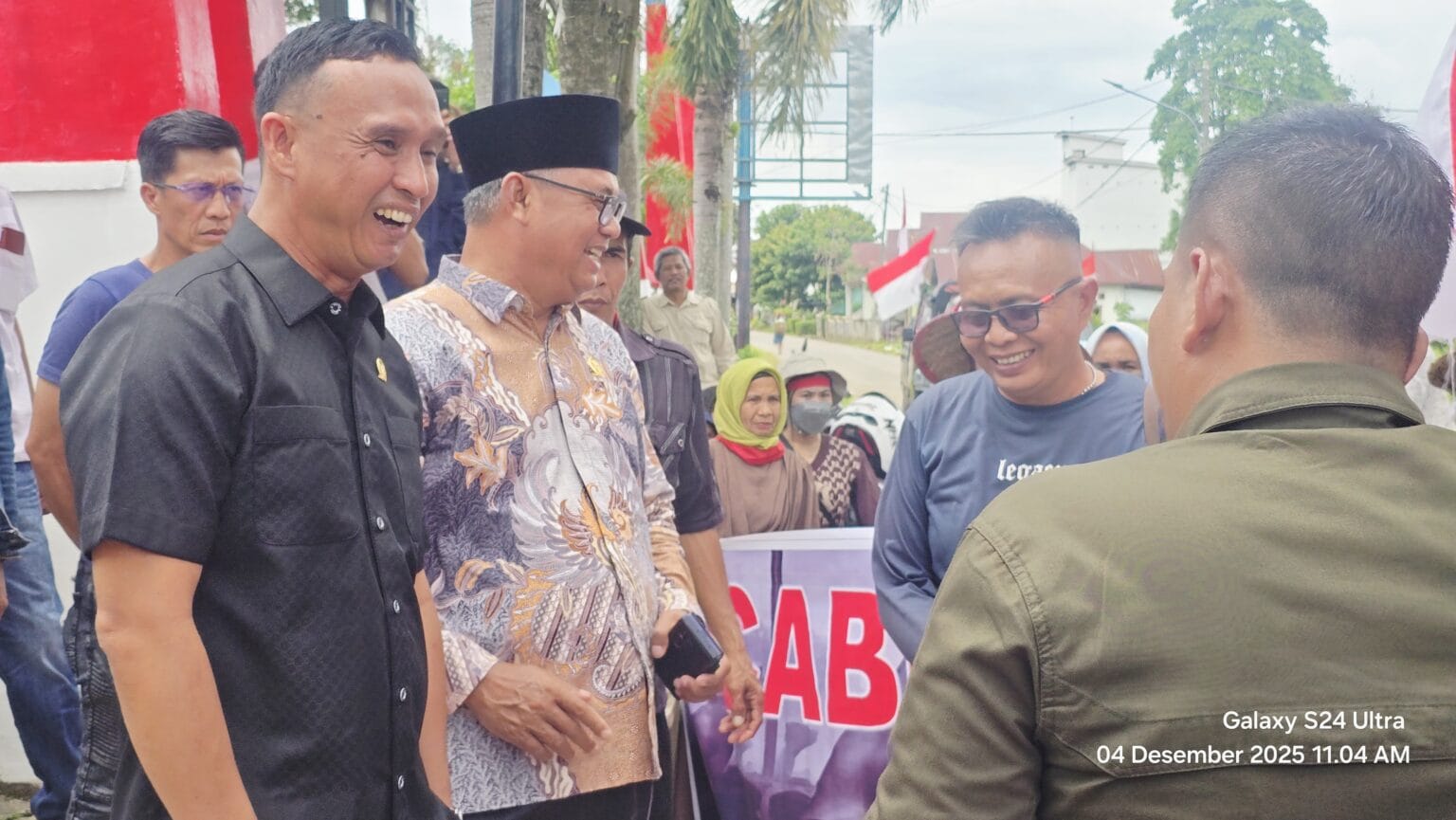 Petani Geruduk Kantor DPRD dan Pemda Empat Lawang, Tuntut Izin PT ELAP dan KKST Dicabut