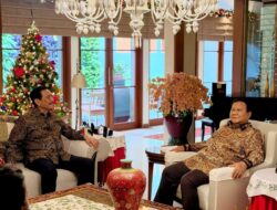 Hangat di Hari Natal, Presiden Prabowo Sambangi Kediaman Luhut, Bahas Bansos Digital, Kemandirian Benih hingga Pemulihan Bencana