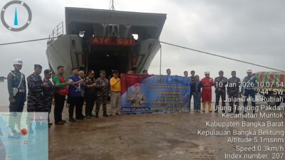 Kolaborasi, PT Timah Tbk dan TNI AL Lanal Babel Kirim Lima Unit Alat Berat ke Aceh