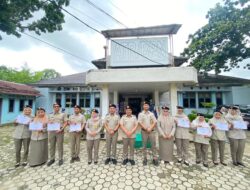 Delapan Pegawai Kantah Prabumulih Terima Penghargaan Pegawai Teladan Semester II