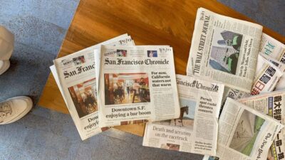 Nasib Koran di Era Digital: Dari Rak Perpustakaan ke Kenangan