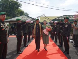 Prajurit Dan PNS Korem 043/Gatam Sambut Kedatangan Calon Kasrem Di Kota Metro