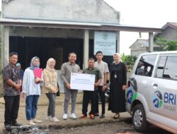 BRI Salurkan Bantuan Ambulans Untuk Yayasan Sahabat Pagaralam