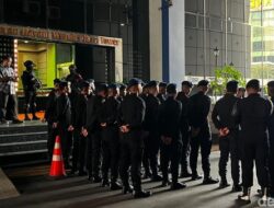 Ratusan WNA Diduga Operator Judi Online Digerebek Di Hayam Wuruk, Gedung Dijaga Ketat Brimob
