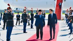 Prabowo Shalat Idul Adha di Paris, Tetap Pantau Situasi di Tanah Air