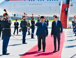 Prabowo Shalat Idul Adha di Paris, Tetap Pantau Situasi di Tanah Air
