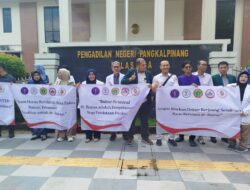 Ratusan Nakes Gelar Aksi Damai di PN Pangkalpinang, Beri Dukungan Moral untuk dr Ratna Setia Asih