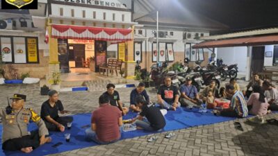 Menyambut HUT Bhayangkara ke-80, Polsek Benowo Gelar Cangkrukan dan Ngopi Bersama Warga