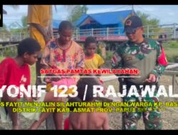 Pererat Kebersamaan dengan Warga Perbatasan, Satgas Yonif 123/Rajawali Gelar Anjangsana di Kampung Basim