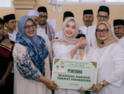 Bupati Lampung Timur secara Langsung Menyerahkan Beasiswa Makmur kepada Intan Putri Lestari Pemenang Kontes Dangdut Indonesia 2026